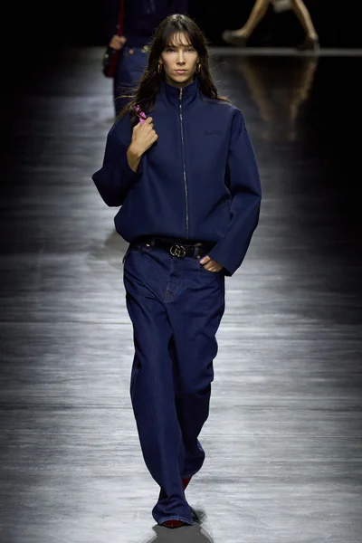 Look 27